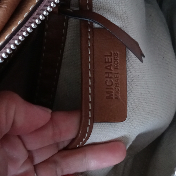 MICHAEL KORS VINTAGE LEATHER SATCHEL - Picture 9 of 11